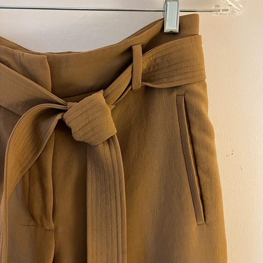 Wilfred tie-front pant from Aritzia in size 10.